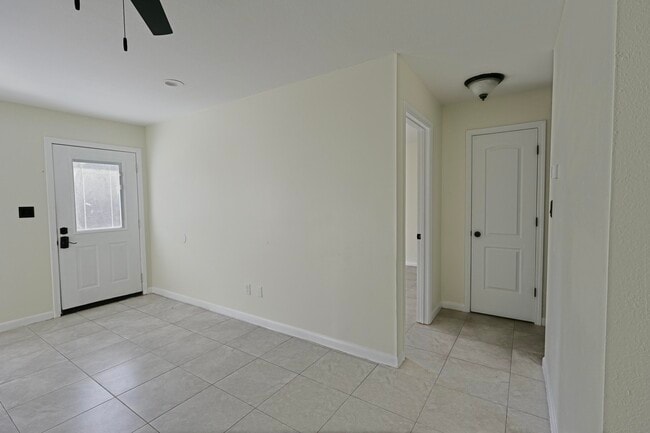 Building Photo - 3408 Green Briar Cir