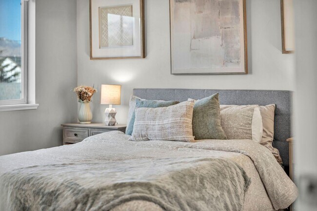 Building Photo - Mid-Town Modern Gem With EV Charger