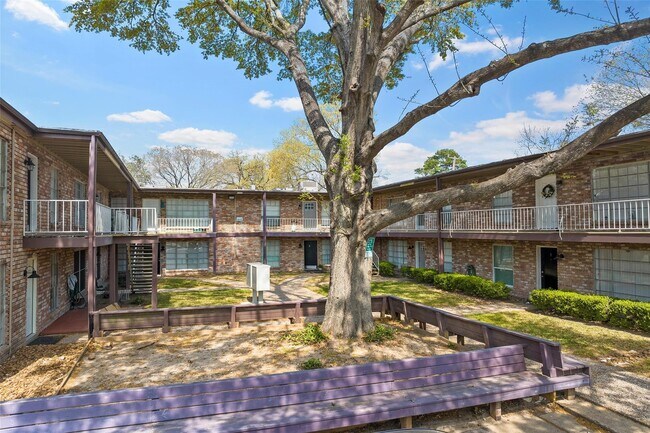 Building Photo - 7510 Shadyvilla Ln