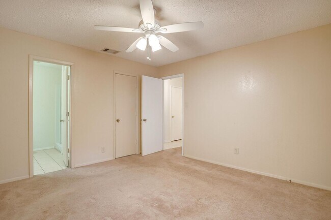 Building Photo - One Side of Very Nice Duplex West Granbury- 2 Bed, 2 Bath- 76049