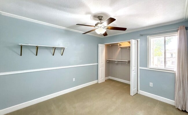 Building Photo - 13963 Lake Point Dr