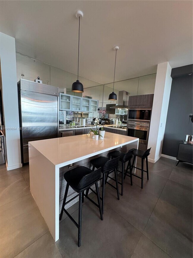 Building Photo - 2020 N Bayshore Dr