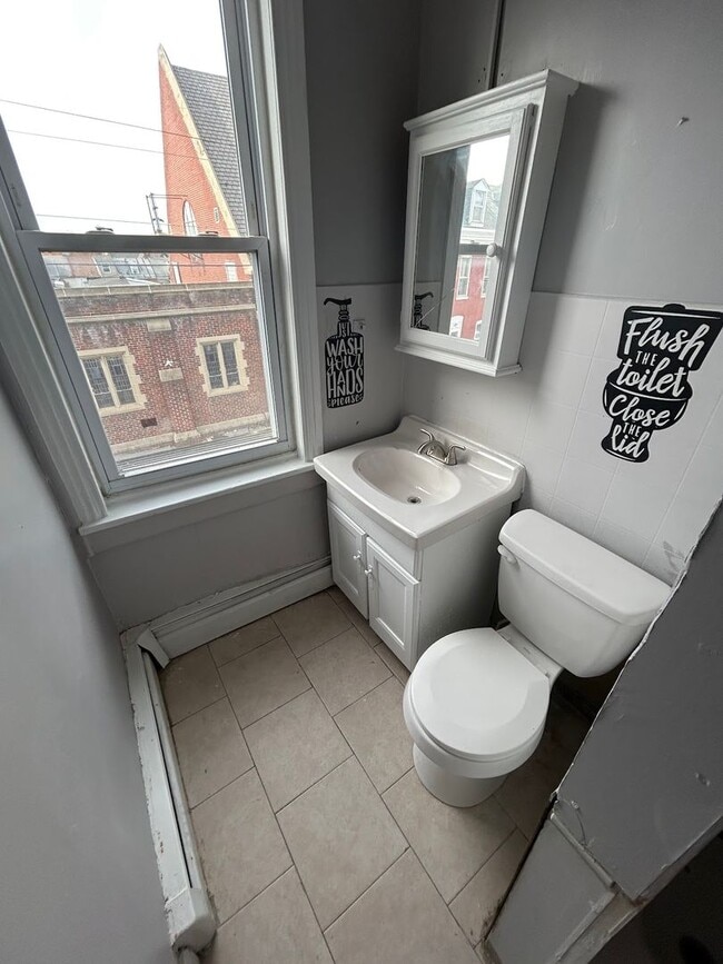 Building Photo - 3 Bedroom Home