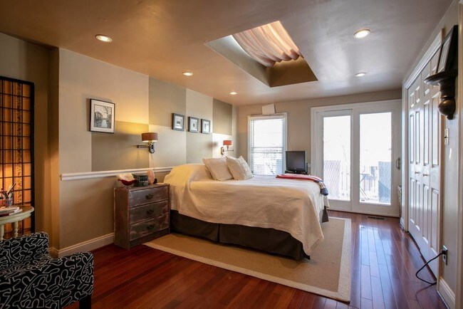 Building Photo - 730 6th St NE