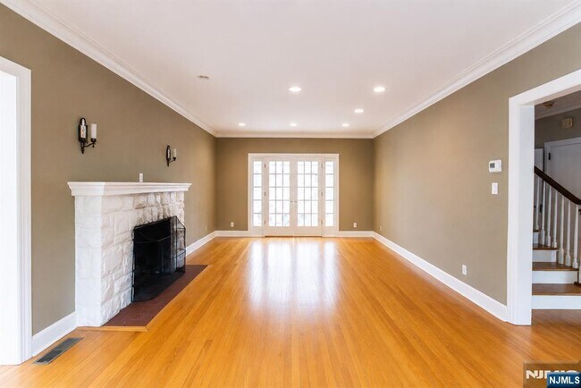 Building Photo - 22 Serafin Pl