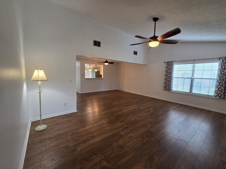 Building Photo - 35086 Whispering Oaks Blvd