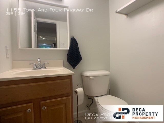Building Photo - 3 Bedroom Townhome