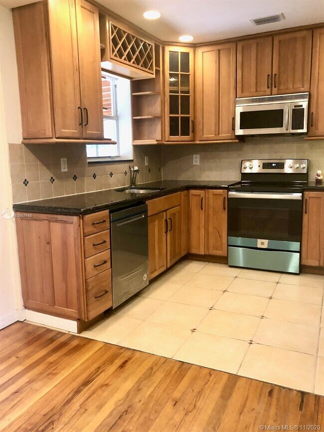 Building Photo - 5760 SW 51st St