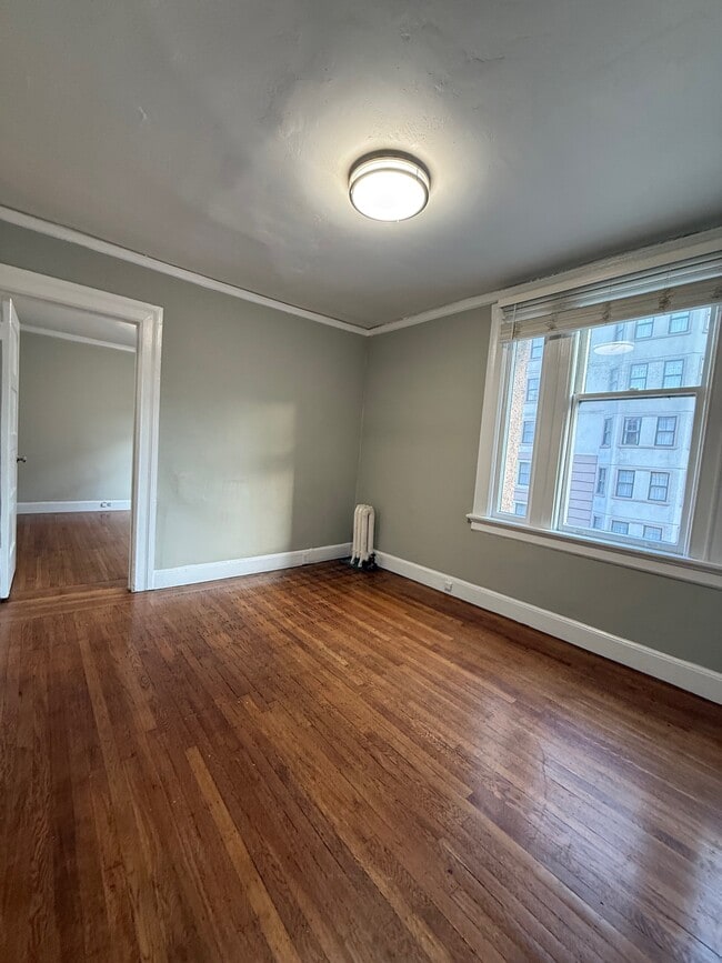 Building Photo - 696 Bush St