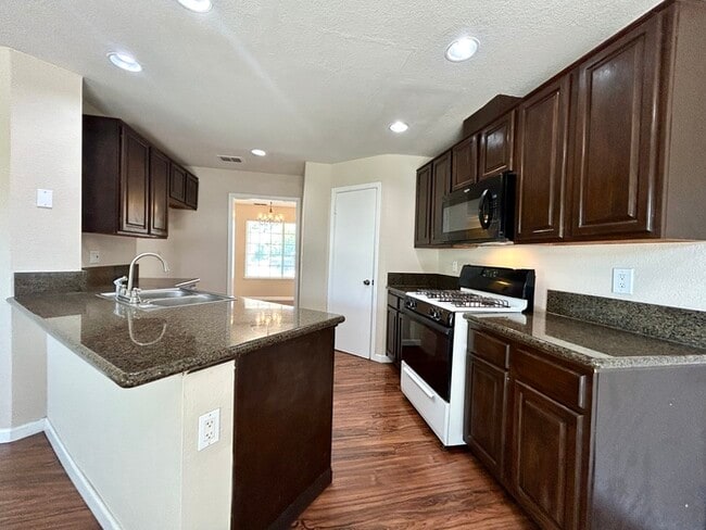 Building Photo - Beautiful Home For Rent in Antelope! Pets ...