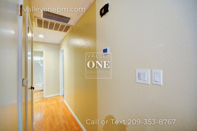 Building Photo - 2717 Palomino Ln