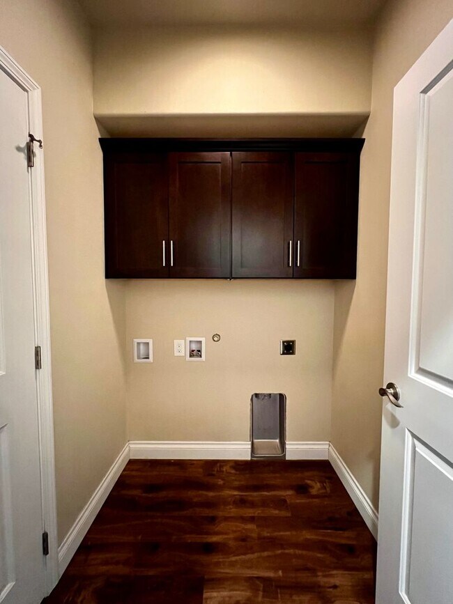 Building Photo - B606