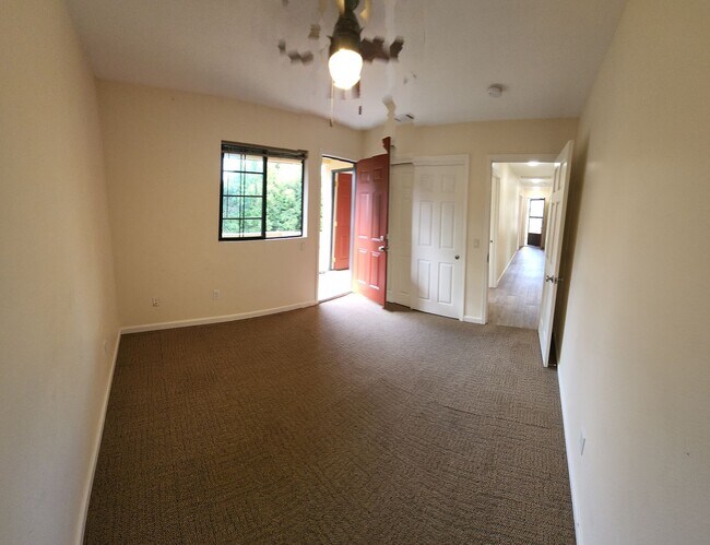 Building Photo - LOCATION-CLOSE PROXIMITY TO POLY CAMPUS