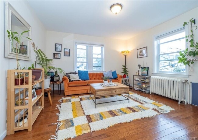 Building Photo - 115 Main St