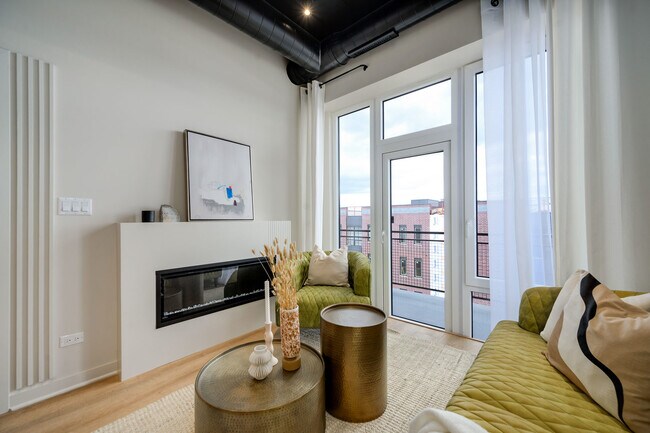 Building Photo - 2725 N Thatcher Ave