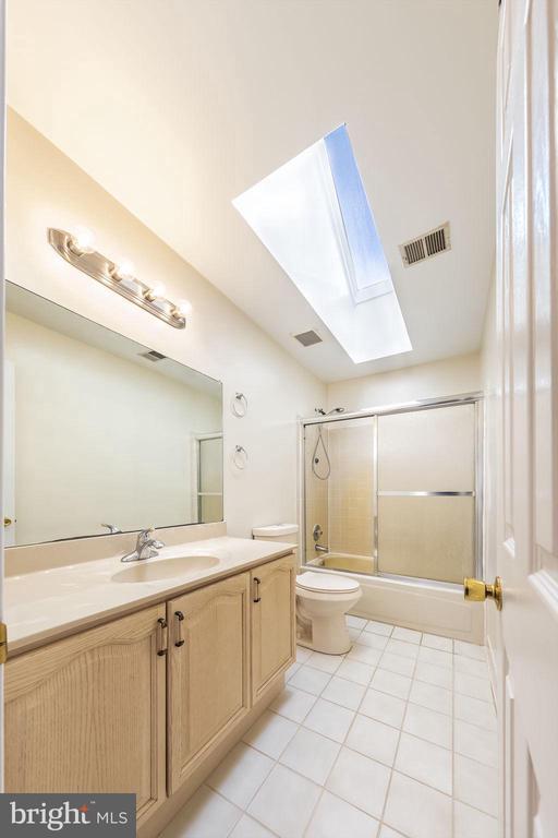Building Photo - 36767 Pelham Ct