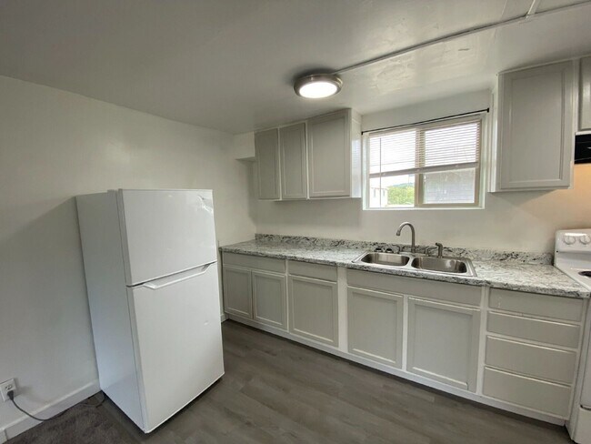 Building Photo - 452 Alder St