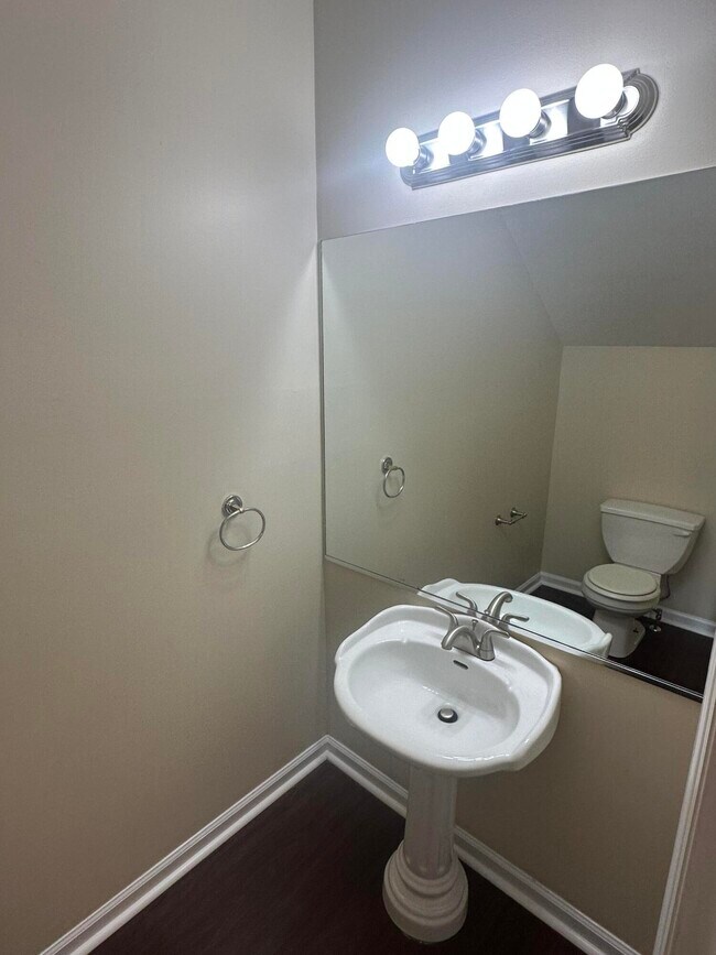 Building Photo - 2005 River Ridge Rd