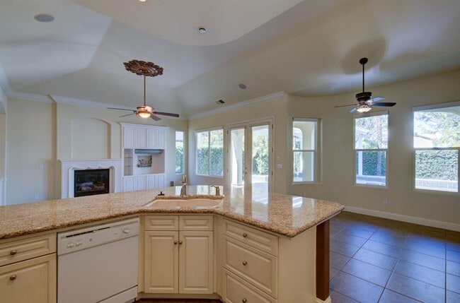 Building Photo - 1087 Loyola Ave