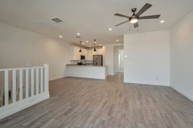 Building Photo - Brand New Luxurious Townhome in Warner Meadow