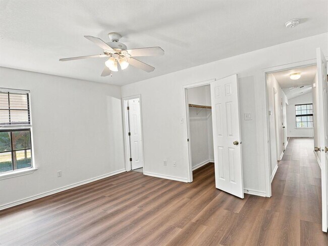 Building Photo - 1303 Lovers Ln