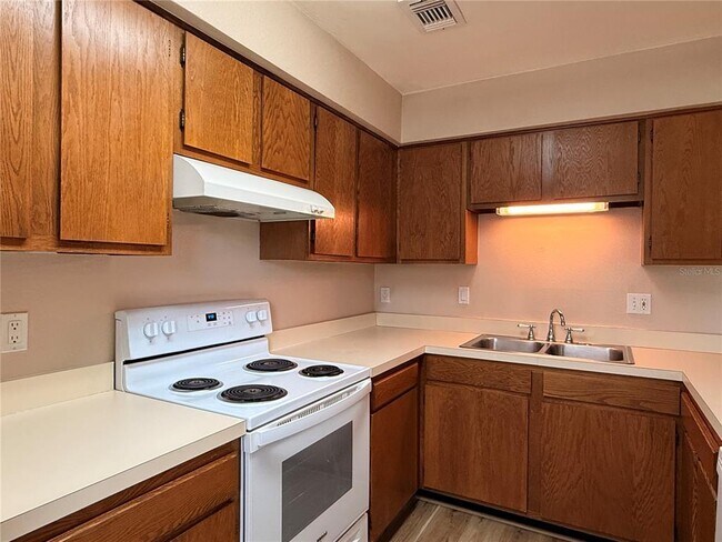 Building Photo - 1305 Park Villa Pl