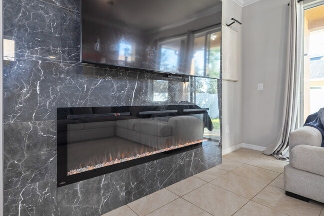 Building Photo - "Charming 3-Bedroom Retreat with Granite T...