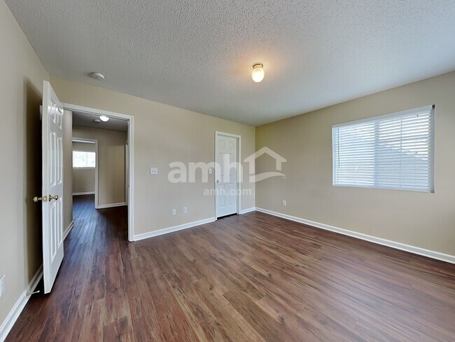 Building Photo - 221 Timberwood Dr