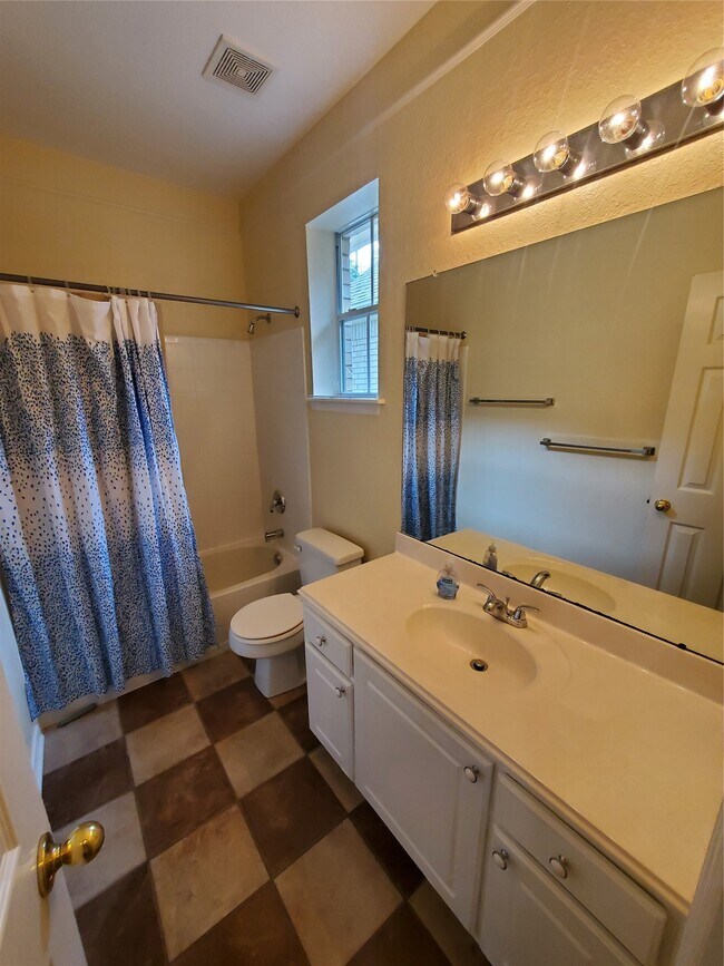 Building Photo - 2715 Falling Forest Ct