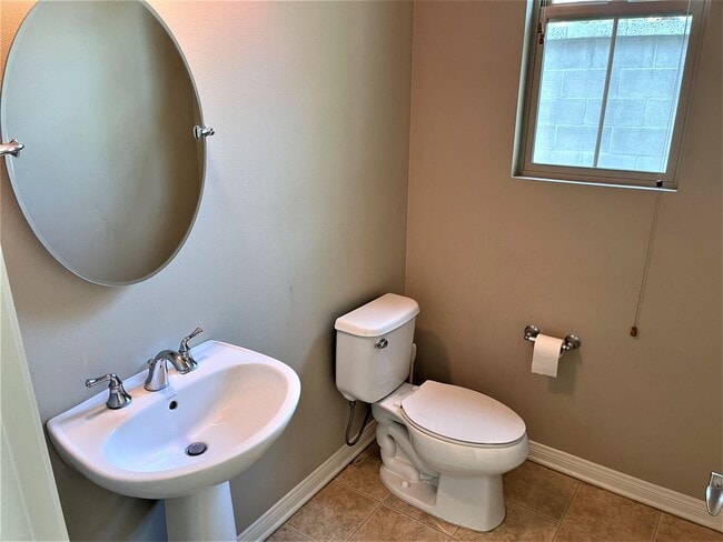 Building Photo - Gorgeous 3 bedroom home In the heart of Ir...