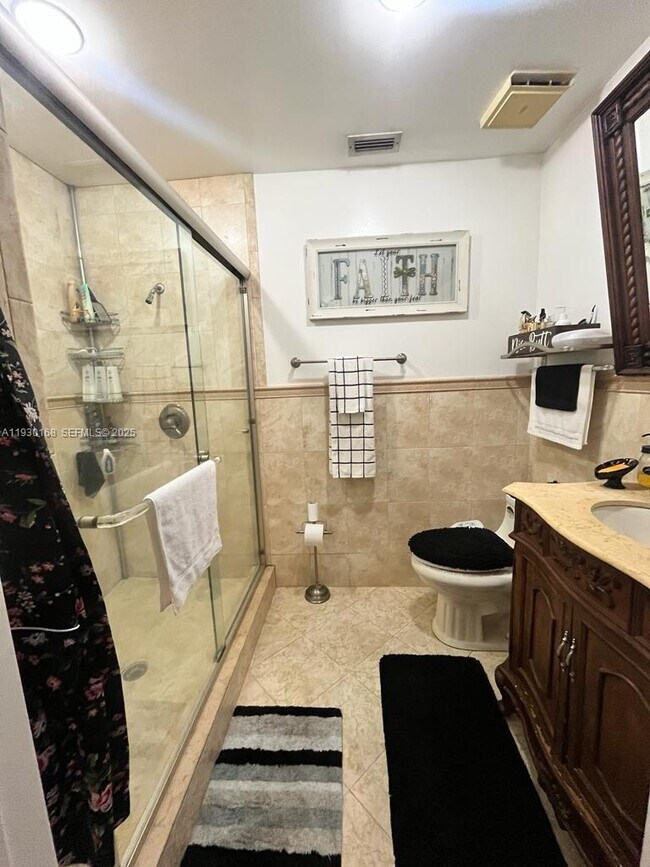 Building Photo - 930 SW 109th Ave