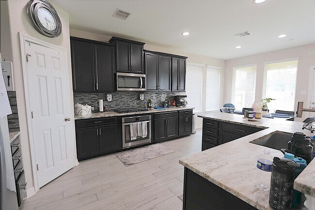 Building Photo - 5311 Lotus Canyon Ct