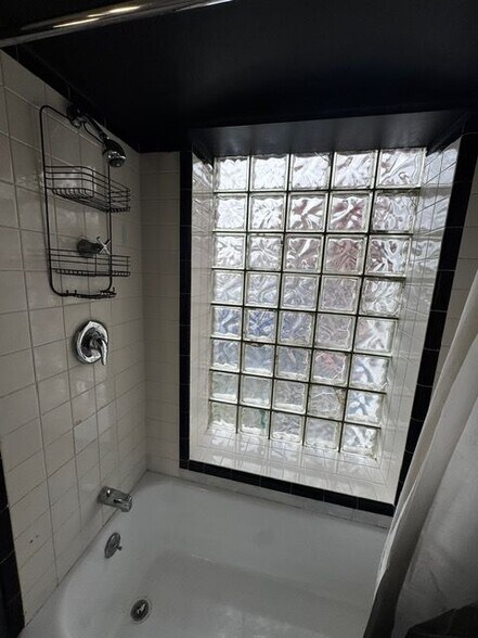 Building Photo - 612 Union St