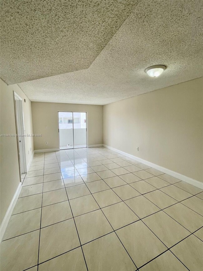 Building Photo - 6060 W 21st Ct