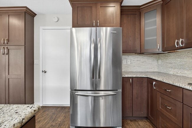 Building Photo - 899 Ebbetts Dr