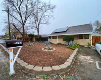 Building Photo - Beautifully Remodeled, 3BD/1BA Home, Avail...