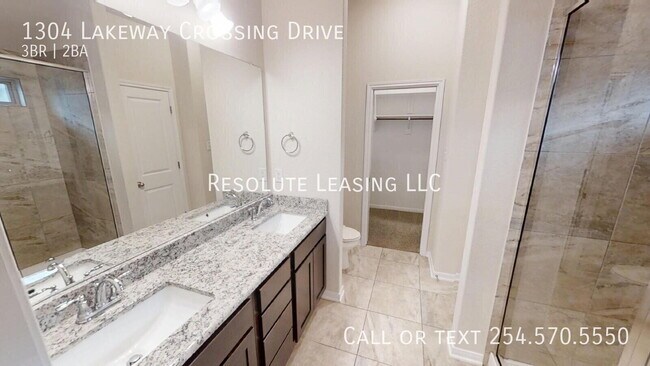 Building Photo - 1304 Lakeway Crossing Dr