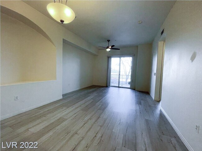 Building Photo - Available NOW!-2 Bedroom Unit in Manhattan Guard Gated Community!