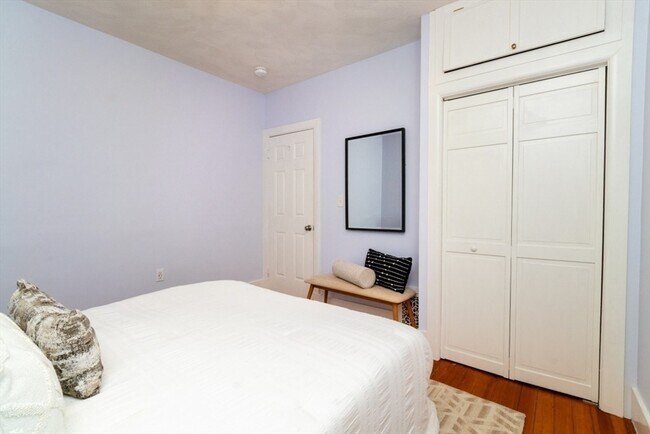 Building Photo - 23 Wenham St
