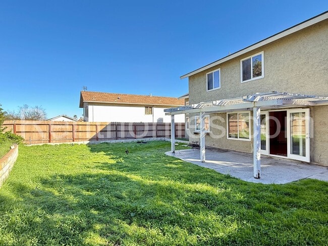 Building Photo - 371 Compass Rd