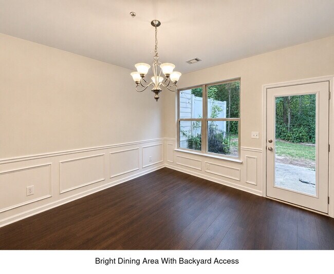Building Photo - Move-In Ready Townhome in Coveted Castleberry Village Neighborhood