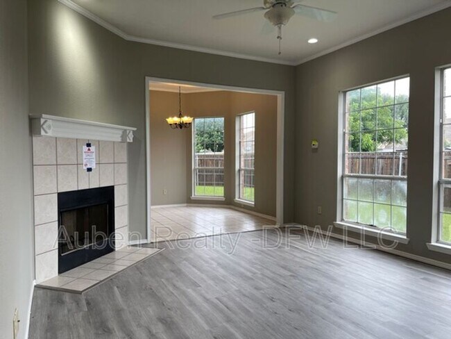 Building Photo - 815 Valleybrooke Dr