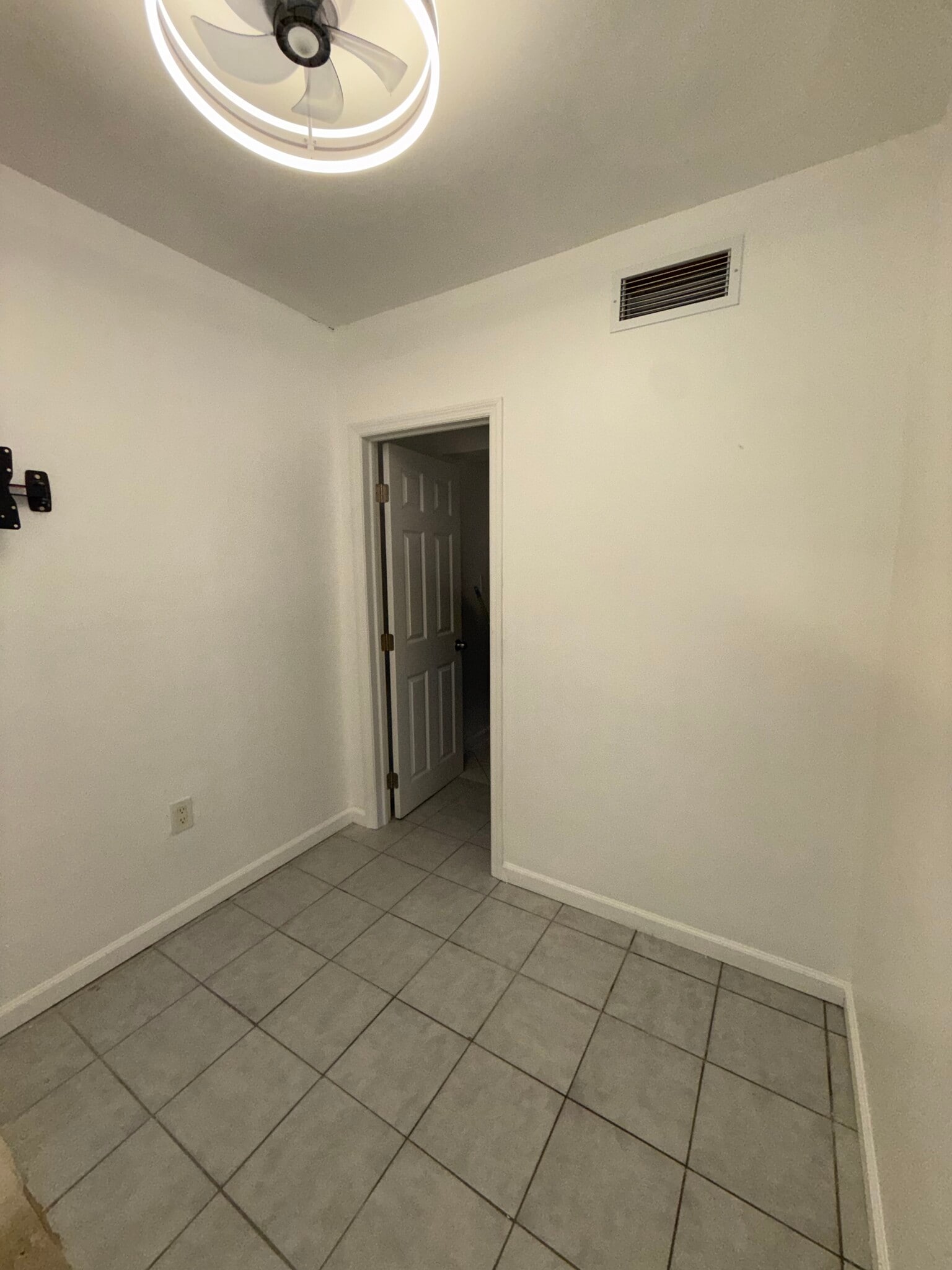 Building Photo - 7615 SW 18th St