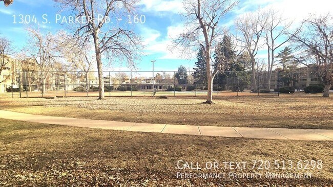 Building Photo - 1304 S Parker Rd