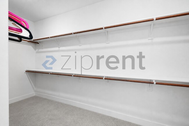 Building Photo - Unit