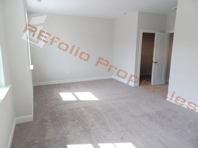 Building Photo - Gorgeous 3 Bedroom, 2.5 Bath,  1-Car Garag...
