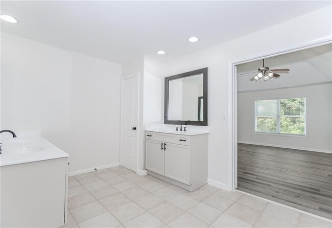 Building Photo - 2023 Jameson Cir NE