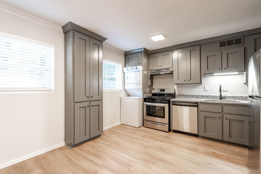 Building Photo - 1135 Woodland Ave: Woodland Apartments