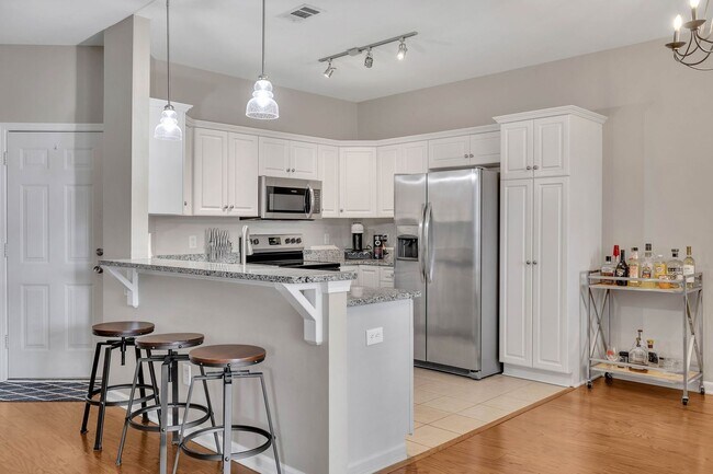 Building Photo - Spotless 3BR/2.5BA townhome minutes from West End, Downtown Nashville!