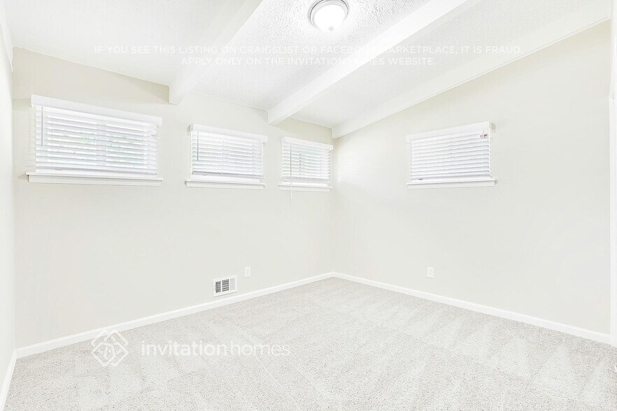 Building Photo - 2996 Horse Shoe Dr